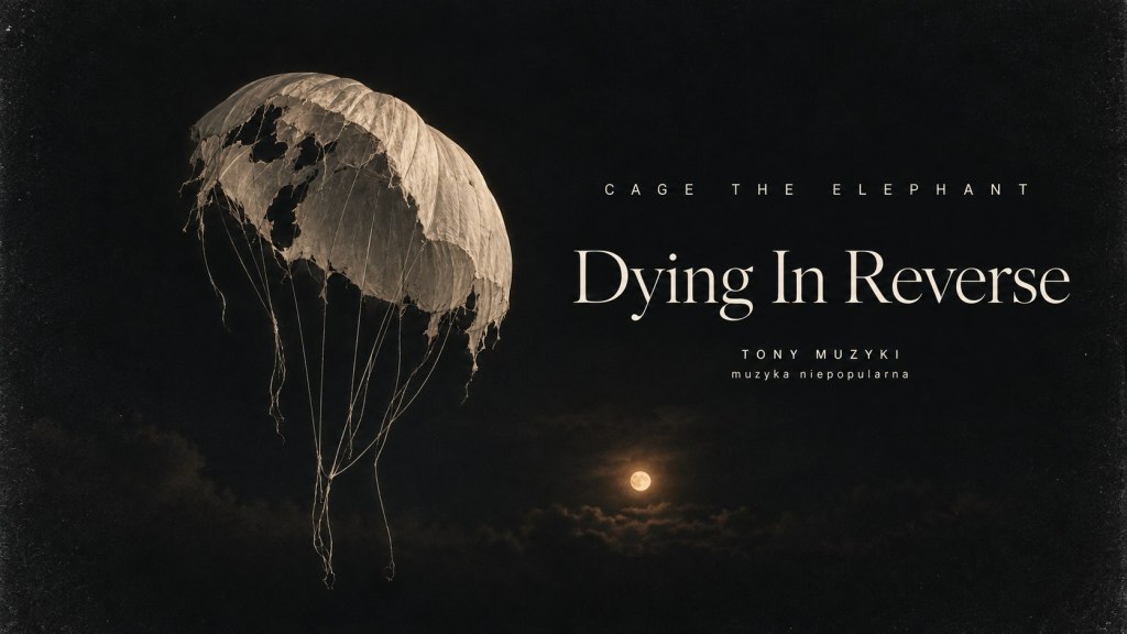 Rozerwany spadochron na nocnym niebie, bursztynowy księżyc i napis Cage the Elephant, Dying In Reverse. Tony Muzyki.
